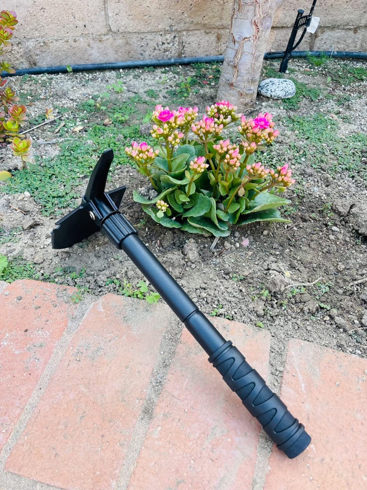 iunio Folding Camping Shovel w/Pick, 18.3in Heavy Duty Carbon Steel Shovel, Military-Grade Entrenching Tool, Collapsible Survival Shovel for Car Emergency Pickaxe Camping Trenching Hiking Gardening customer photo 2