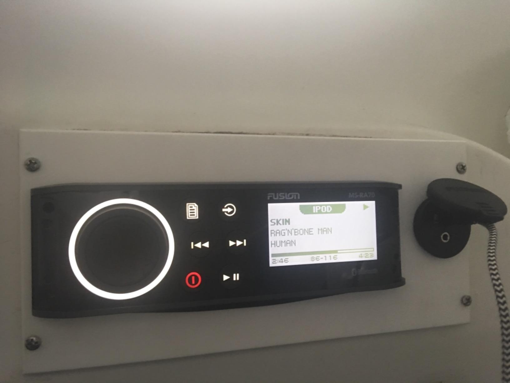 Fusion MS-RA70 Stereo with 4x50W AM/FM/Bluetooth 2-Zone USB Wireless Control for Fusion Link App customer photo 2