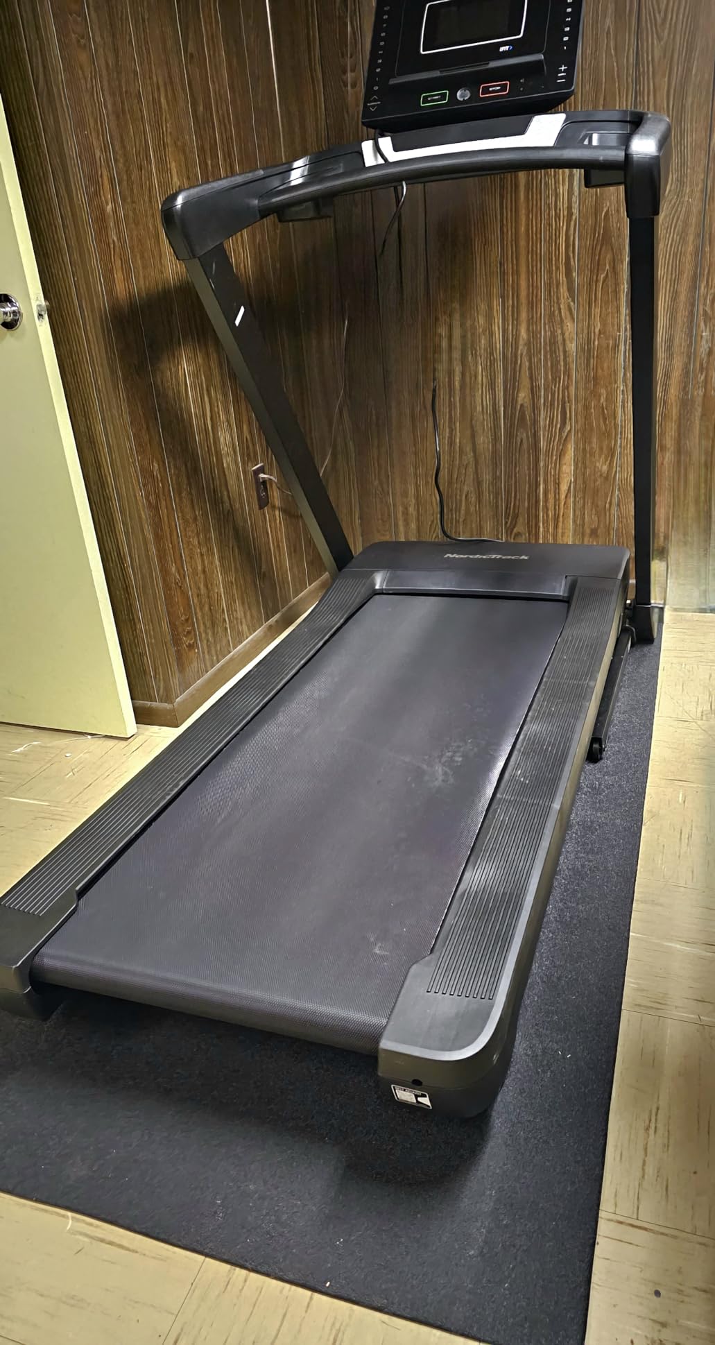 Fitvids High Density 1/4-Inch Thick Gym Equipment Mat, Non-Slip Floor Protection for Heavy Exercise, Treadmill and Bike Mat in Multiple Sizes customer photo 2