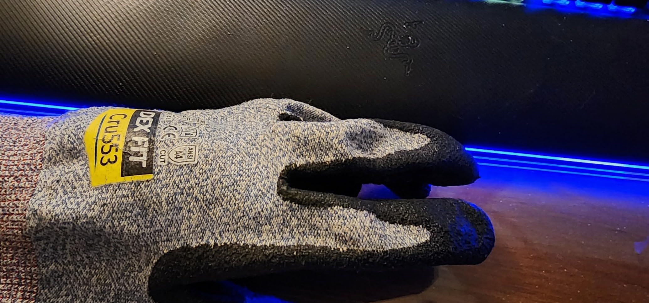 DEX FIT Level 5 Cut Resistant Gloves Cru553, 3D-Comfort Fit, Firm Grip, Thin & Lightweight, Touch-Screen Compatible, Durable, Breathable & Cool, Machine Washable; Grey L (9) 1 Pair customer photo 1