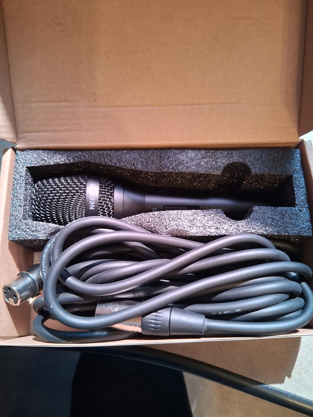 NEEWER NW-040 Cardioid Dynamic Microphone with XLR Cable, Metal Housing customer photo 1