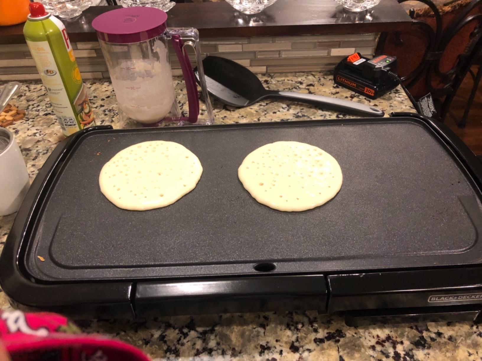 BLACK+DECKER 8-Serving Electric Griddle with Warming Tray customer photo 1