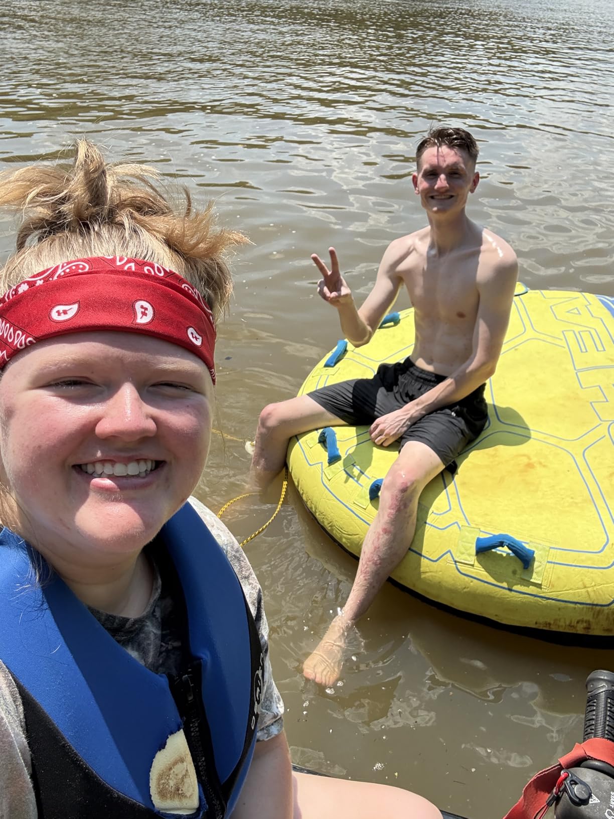 Airhead Comfort Shell Towable Tube for Boating, 1 - 4 Rider Inflatable Boat Tube for Water Tubing, Round Deck for Smooth Control, Neoprene Foam Covered Deck, Kwik-Connect, Speed Safety Valve customer photo 2