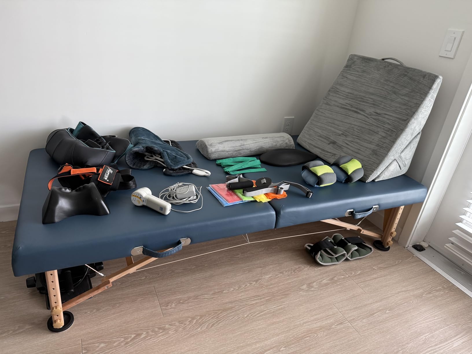 Saloniture Portable Physical Therapy Massage Table - Low to Ground Stretching Treatment Mat Platform - Cream customer photo 2