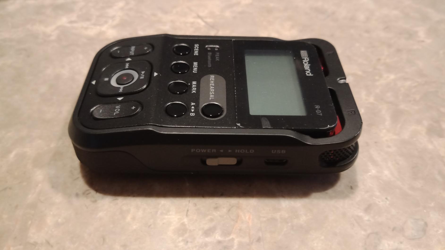 Roland R-07 High-Resolution Handheld Audio Recorder, Black (R-07-BK) customer photo 2