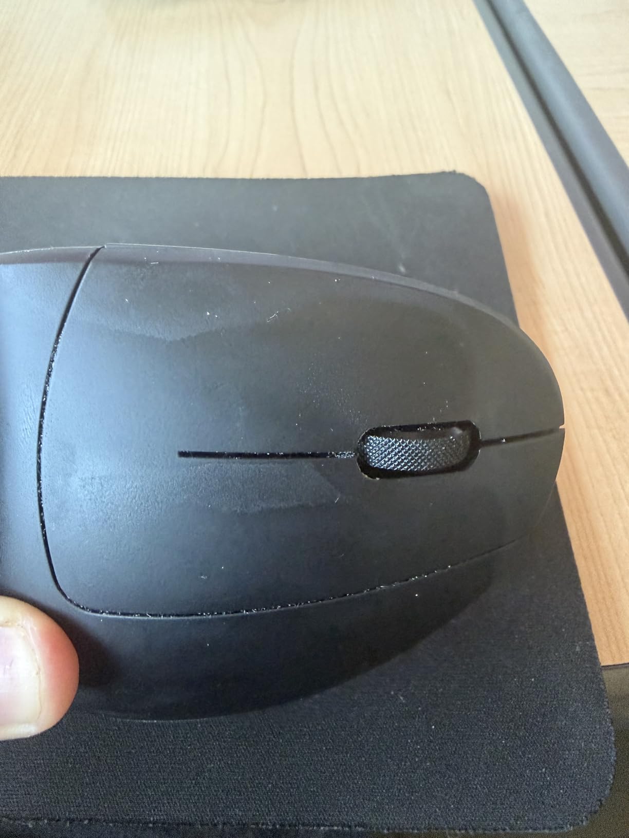 Lekvey Ergonomic Mouse, Rechargeable Vertical Wireless Mouse, Comfort Grip customer photo 1