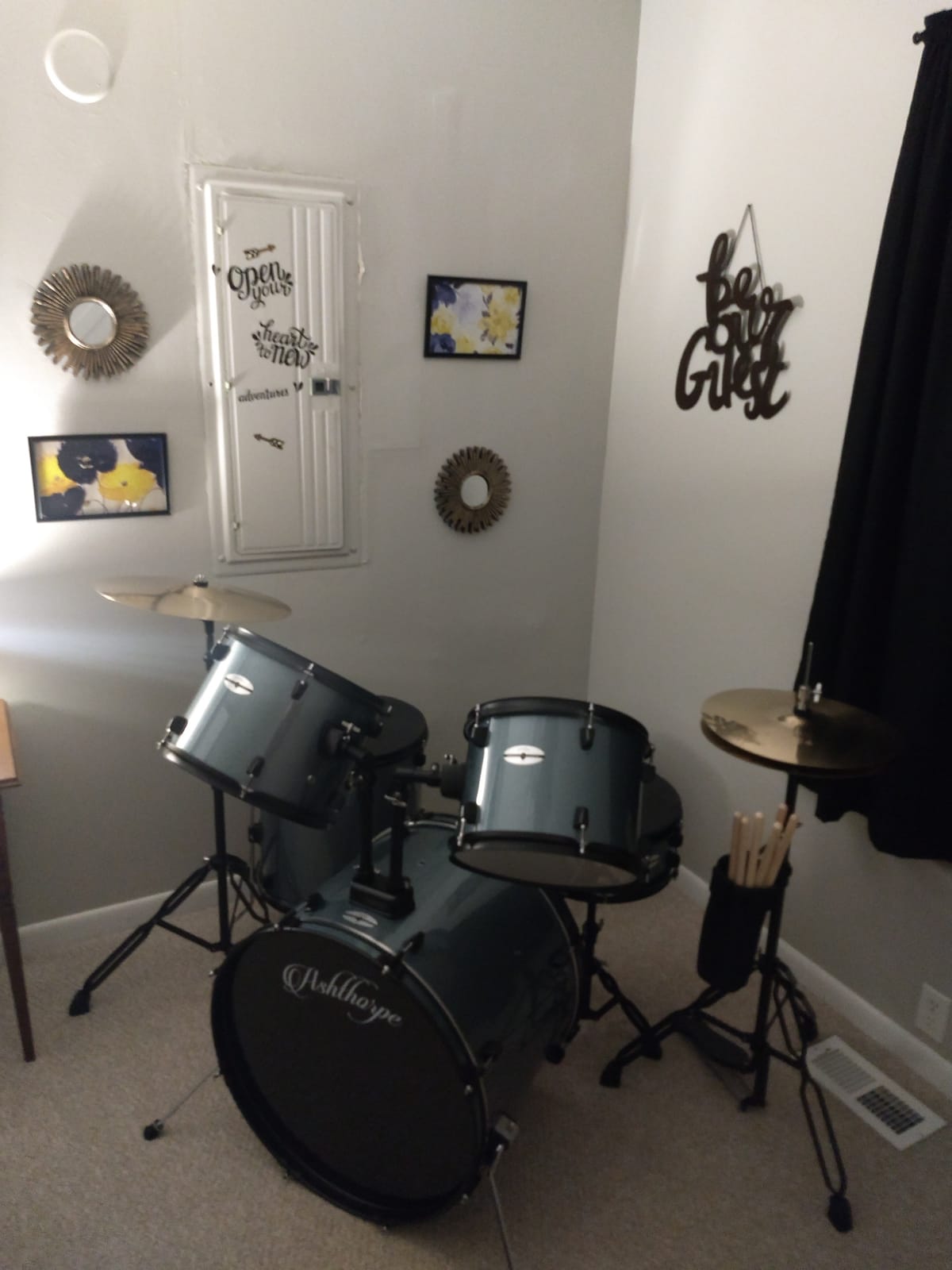 Ashthorpe 5-Piece Complete Full Size Adult Drum Set with Remo Batter Heads - Red customer photo 2