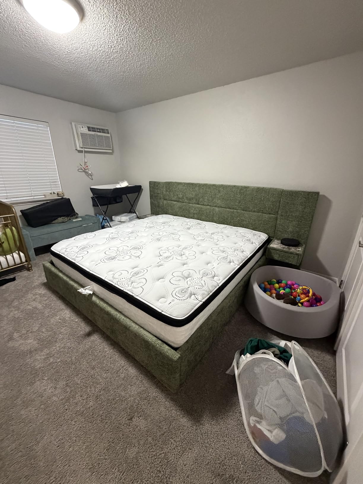 Signature Design by Ashley 12 Inch Hybrid King Mattress in a Box customer photo 2