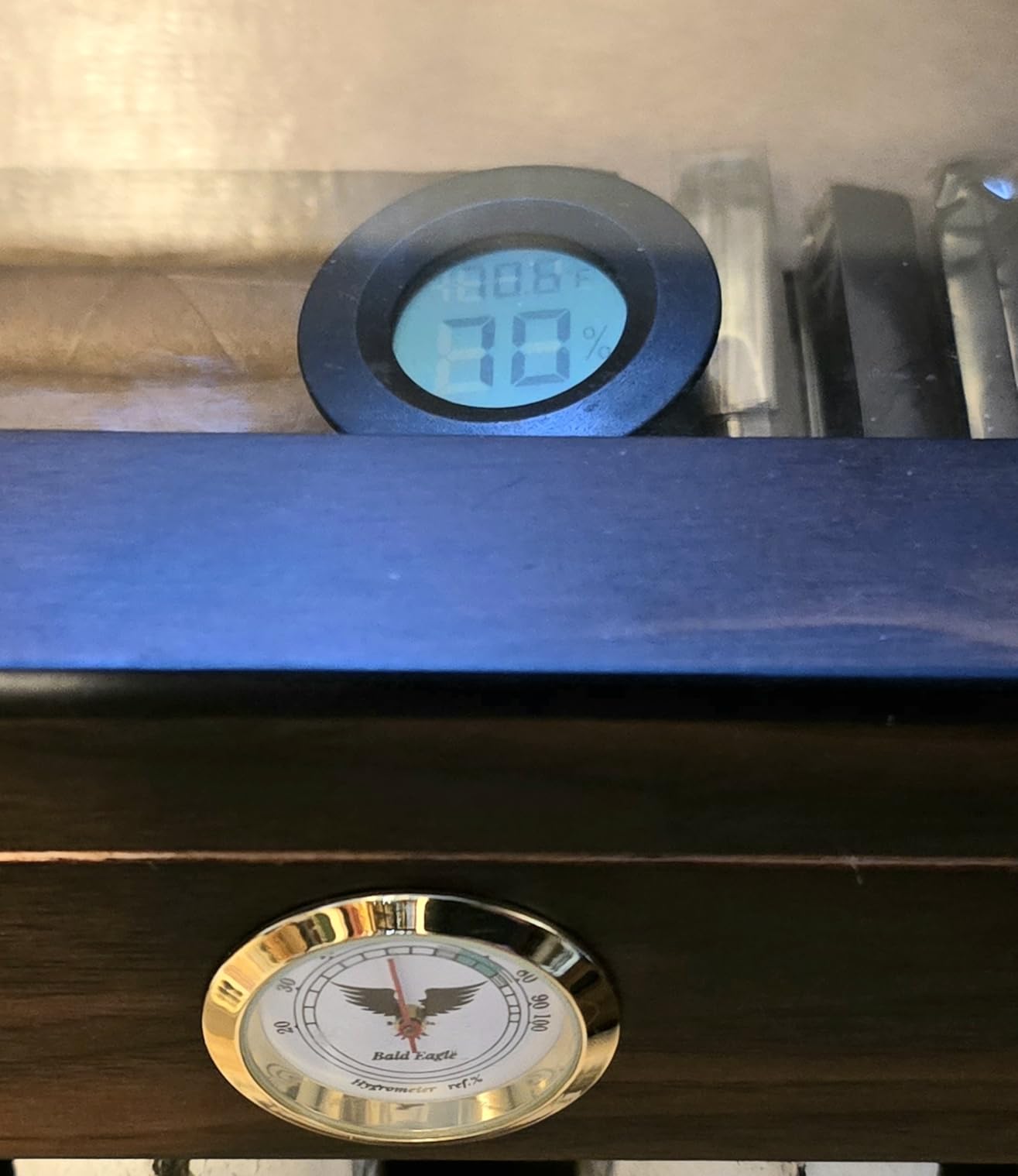 Bald Eagle Handmade Cigar Humidor, Cedar Cigar Desktop Box with Humidifier and Hygrometer, Glass Top for 30-50 Cigars (30-50 Cigars) customer photo 1