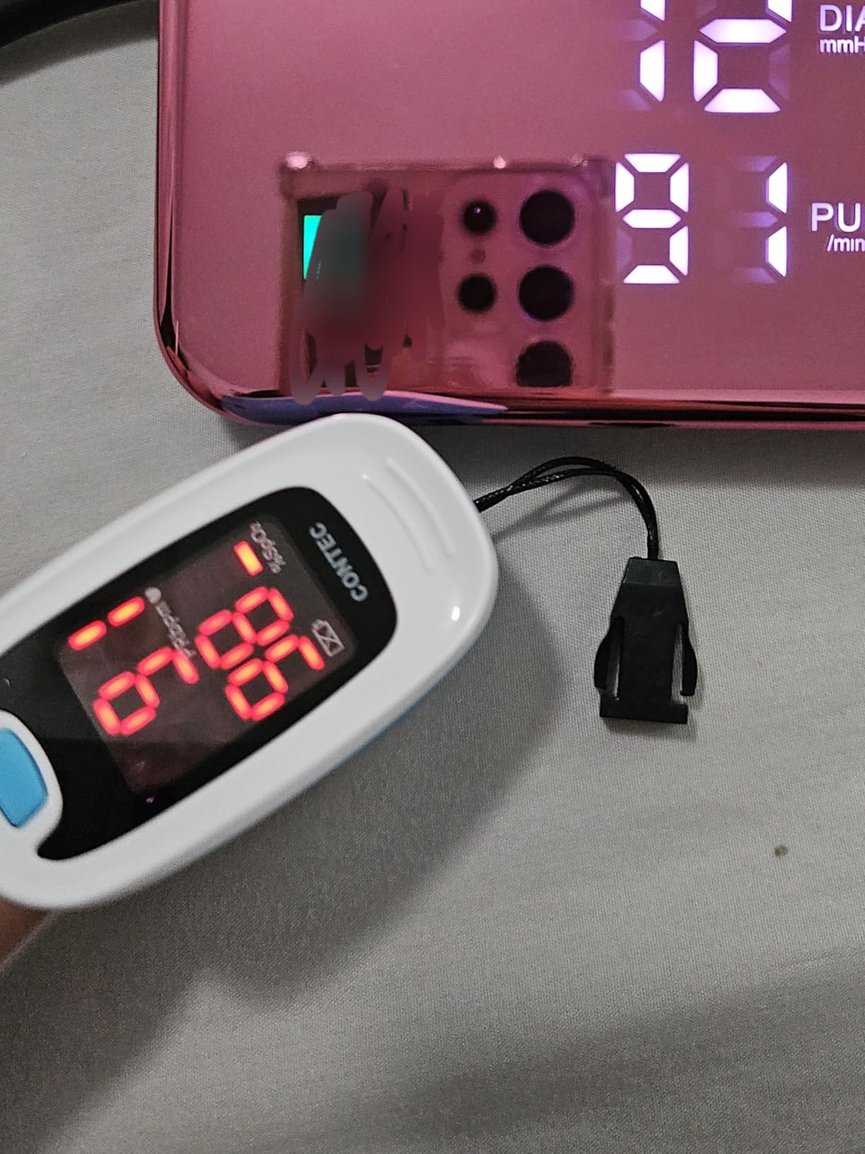 CONTEC Pulse Oximeter, SpO2 & PR Value Blood Oxygen Monitor w/Lanyard | CMS50M LED Fingertip Pulse Oximeter, SpO2, PR & Blood Oxygen Saturation Monitor for Home, Sports & Travel White & Light Blue customer photo 1