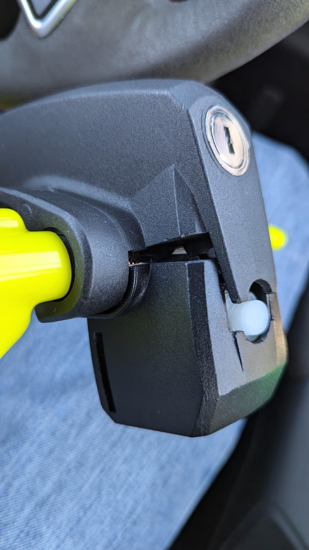 ARTAGO 870 High-End Steering Wheel Lock 2in1 | Smart Alarm, 120dB, Theft Attempt Warning, Night LED Alert | More Secure & Deterrent Around a Spoke, Best Anti-Theft Device for Car SUV Pickup-Truck Van customer photo 2