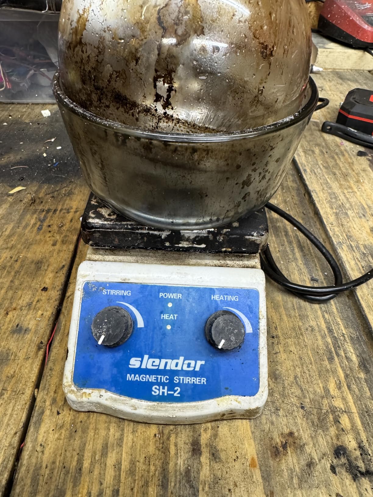 Slendor Magnetic Stirrer Hot Plate Mixer 1000ml Stirring Capacity 5 x 5 inch Max 520°F Hotplate and 100-2000 RPM Stirrer, Stirring Bar & Support Stand Included customer photo 2