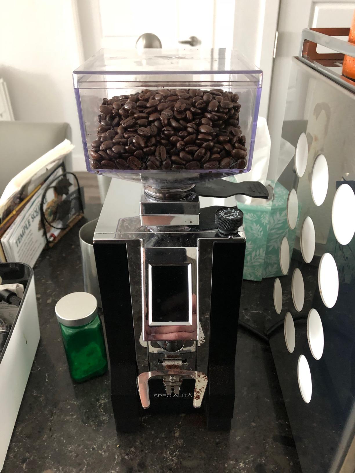Eureka Mignon Specialita Espresso Grinder | Silent Technology | Stepless 55mm Burrs | Touchscreen | Black customer photo 2