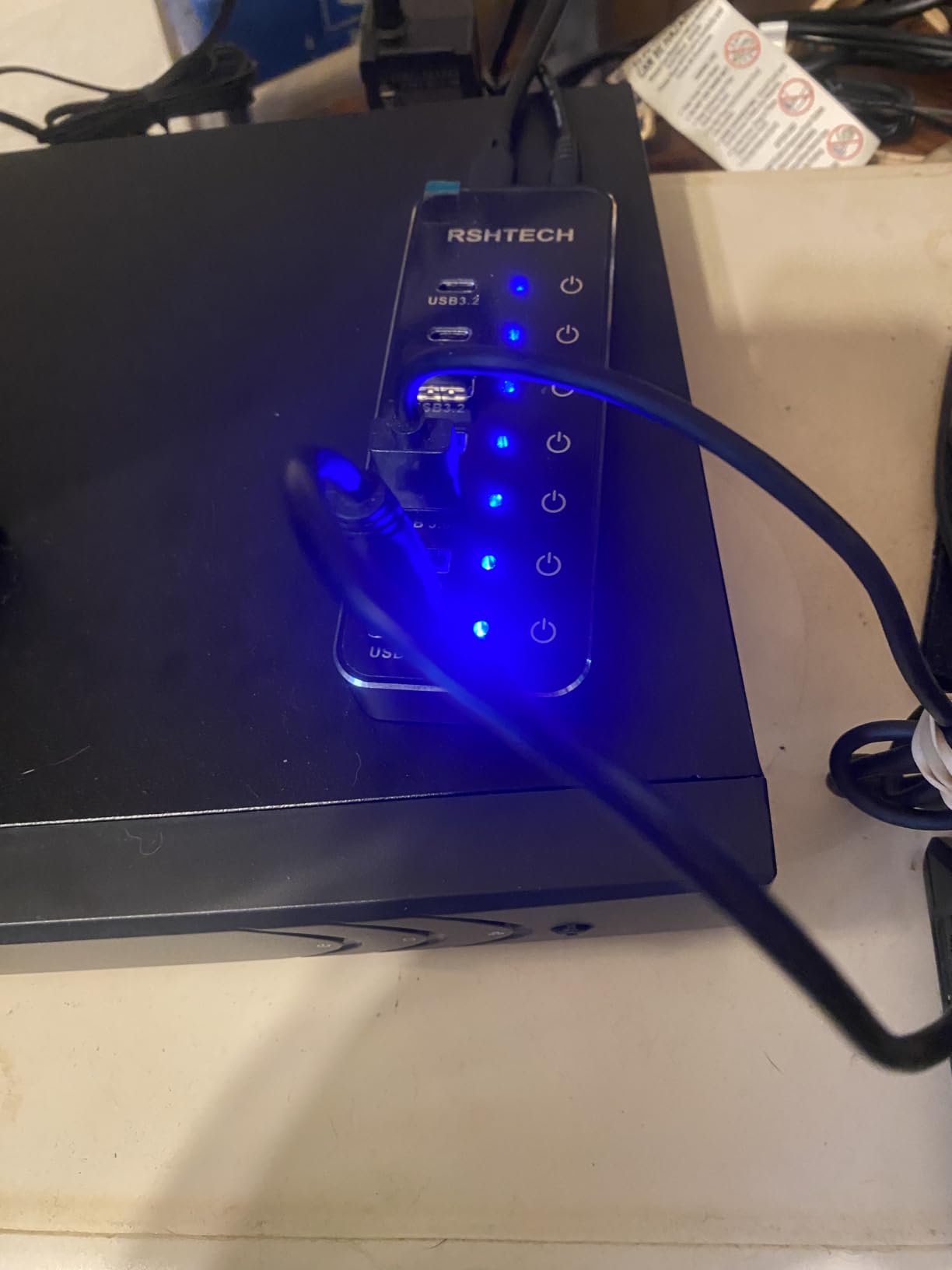 Powered USB Hub, RSHTECH 4 Port USB 3.0 Hub Splitter Portable Aluminum USB Data Hub Expander with Individual On/Off Switch and Universal 5V AC Adapter, 3.3ft USB 3.0 Cable (RSH-516) customer photo 1