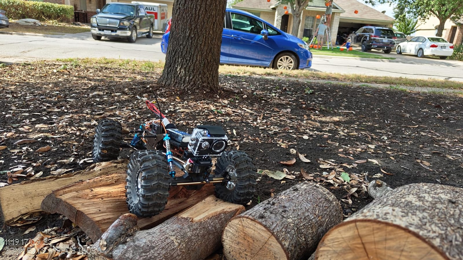 Redcat Racing Everest 10 1/10 Scale Electric RC Rock Crawler, 4WD Shaft Driven RC Truck with Waterproof Electronics, Aluminum Chassis, Beadlock Tires, 2.4GHz RTR with Battery & Charger- Red and Black customer photo 2