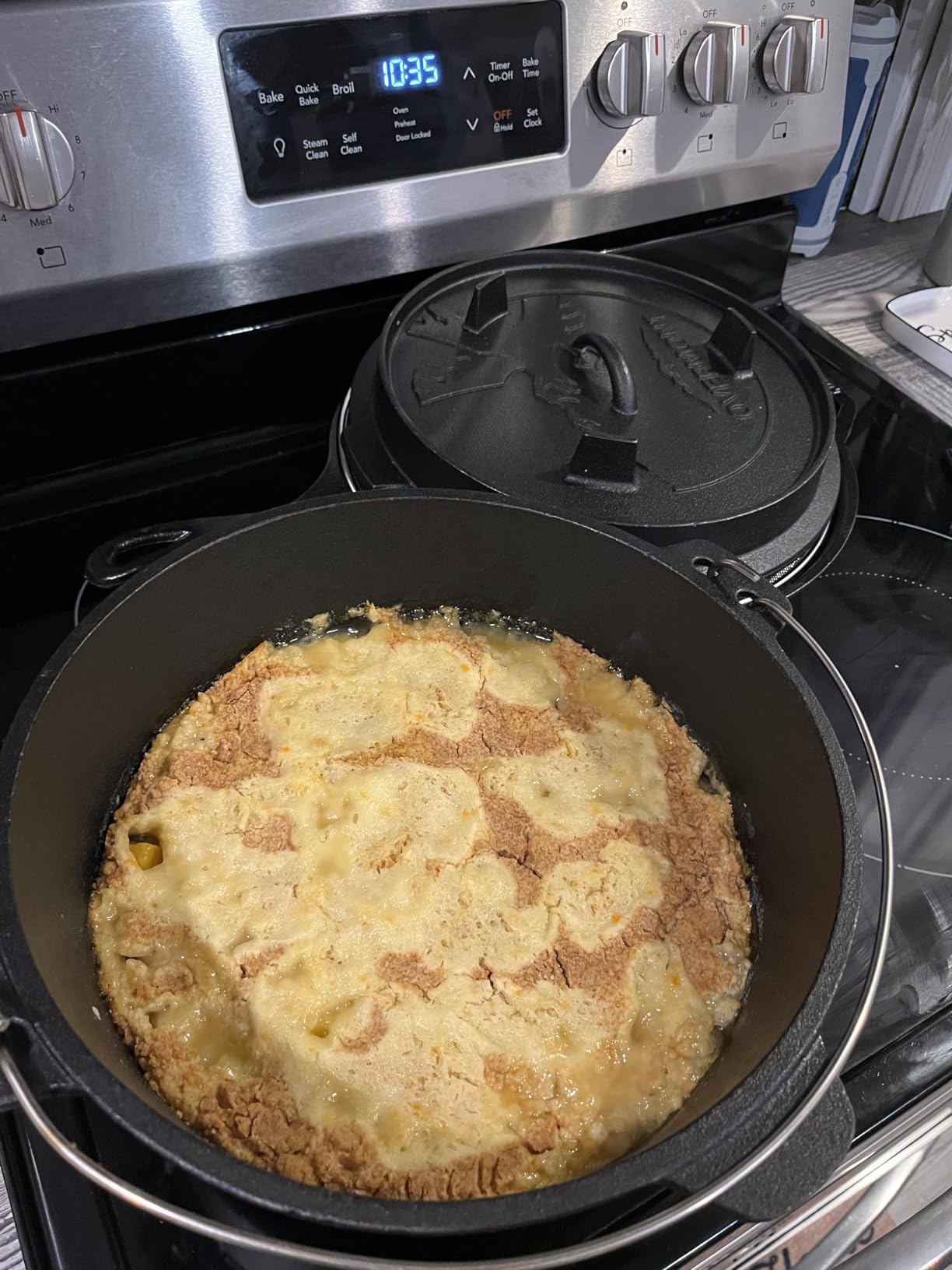 Overmont 6QT Cast Iron Dutch Oven - Pre-Seasoned Pot with Lid Lifter & Legs customer photo 1