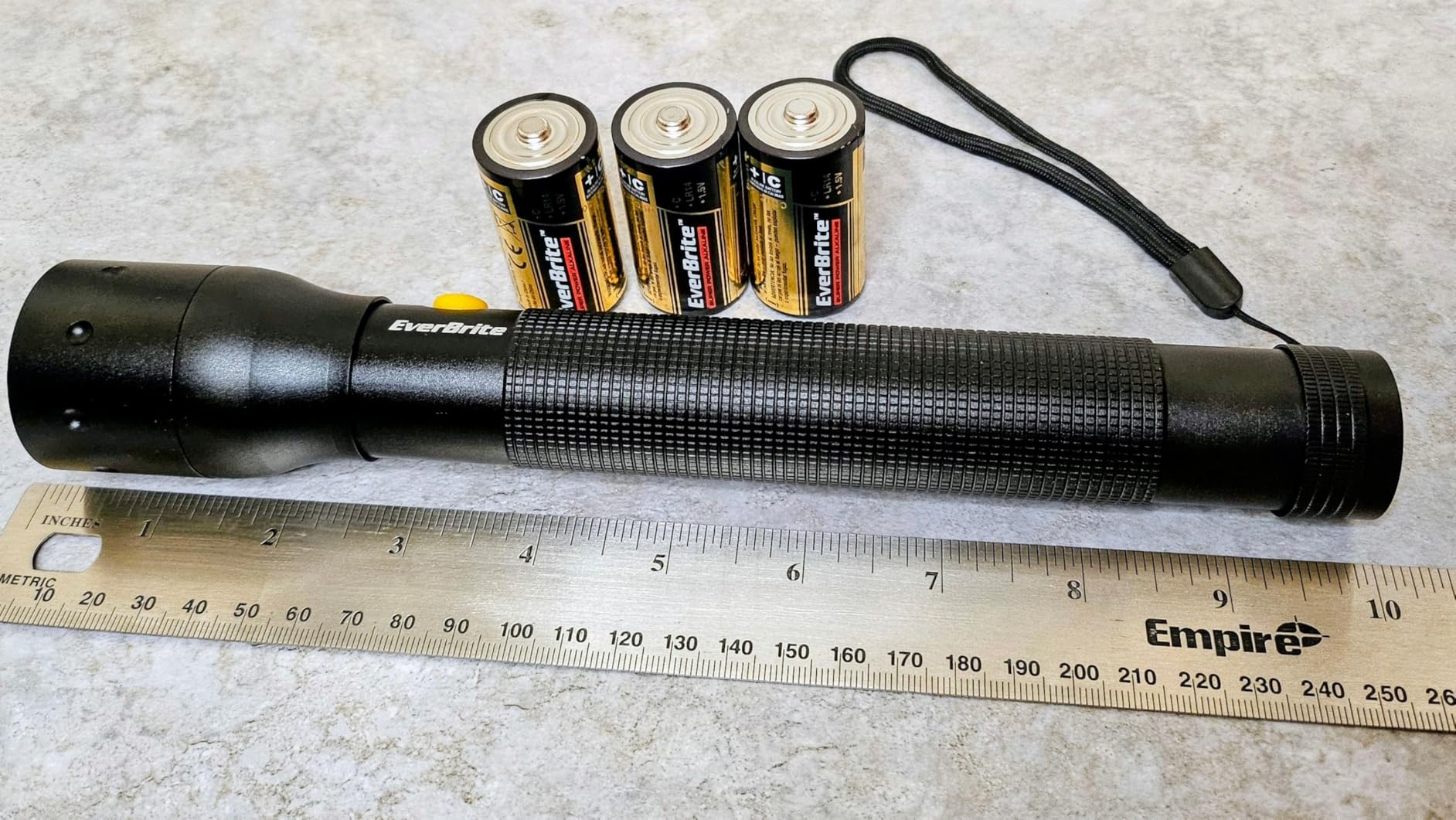 EverBrite Tactical Flashlight, 900 Lumen Zoomable, 3 Light Modes customer photo 1