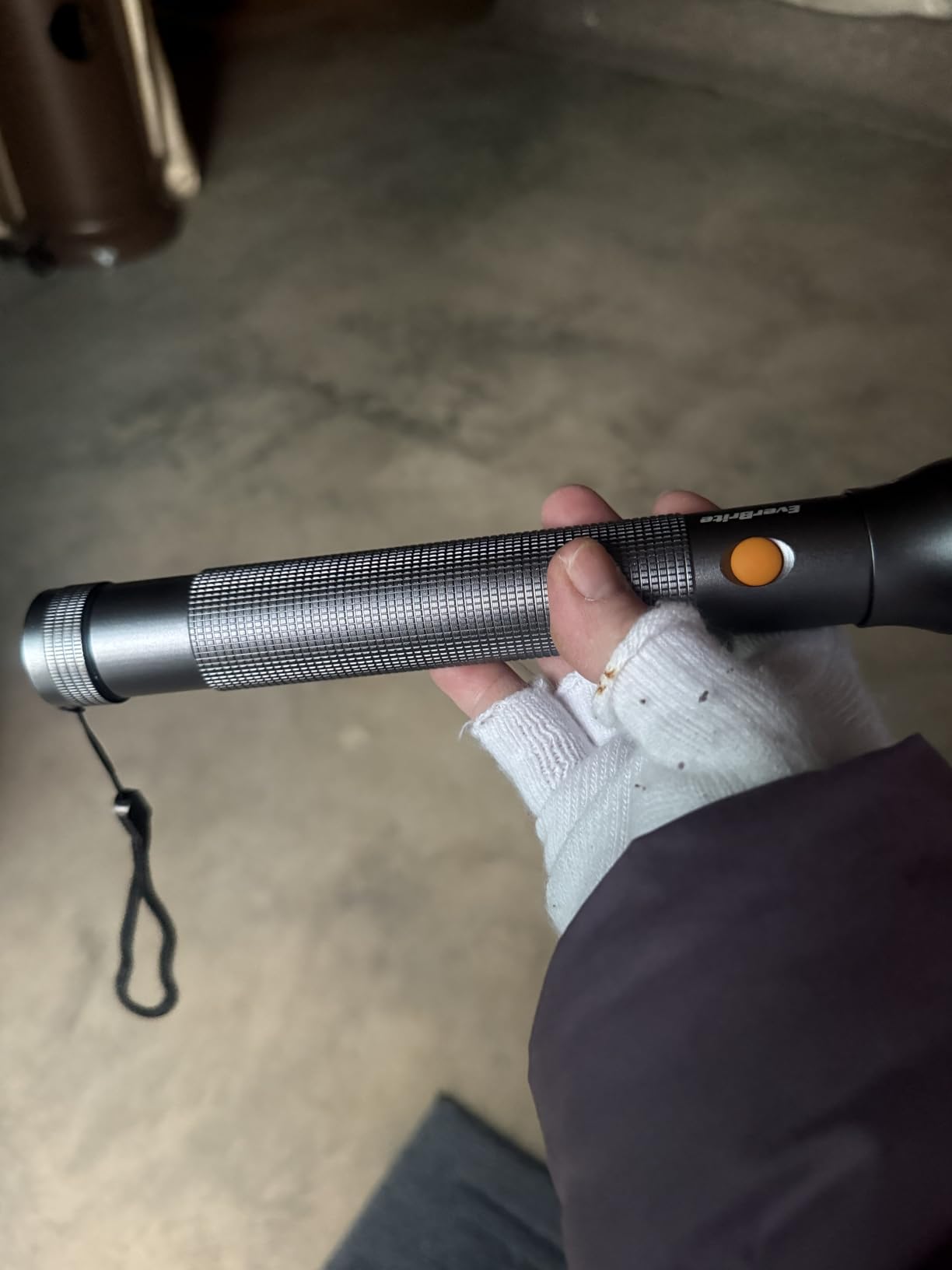 EverBrite Tactical Flashlight, 900 Lumen Zoomable, 3 Light Modes customer photo 2