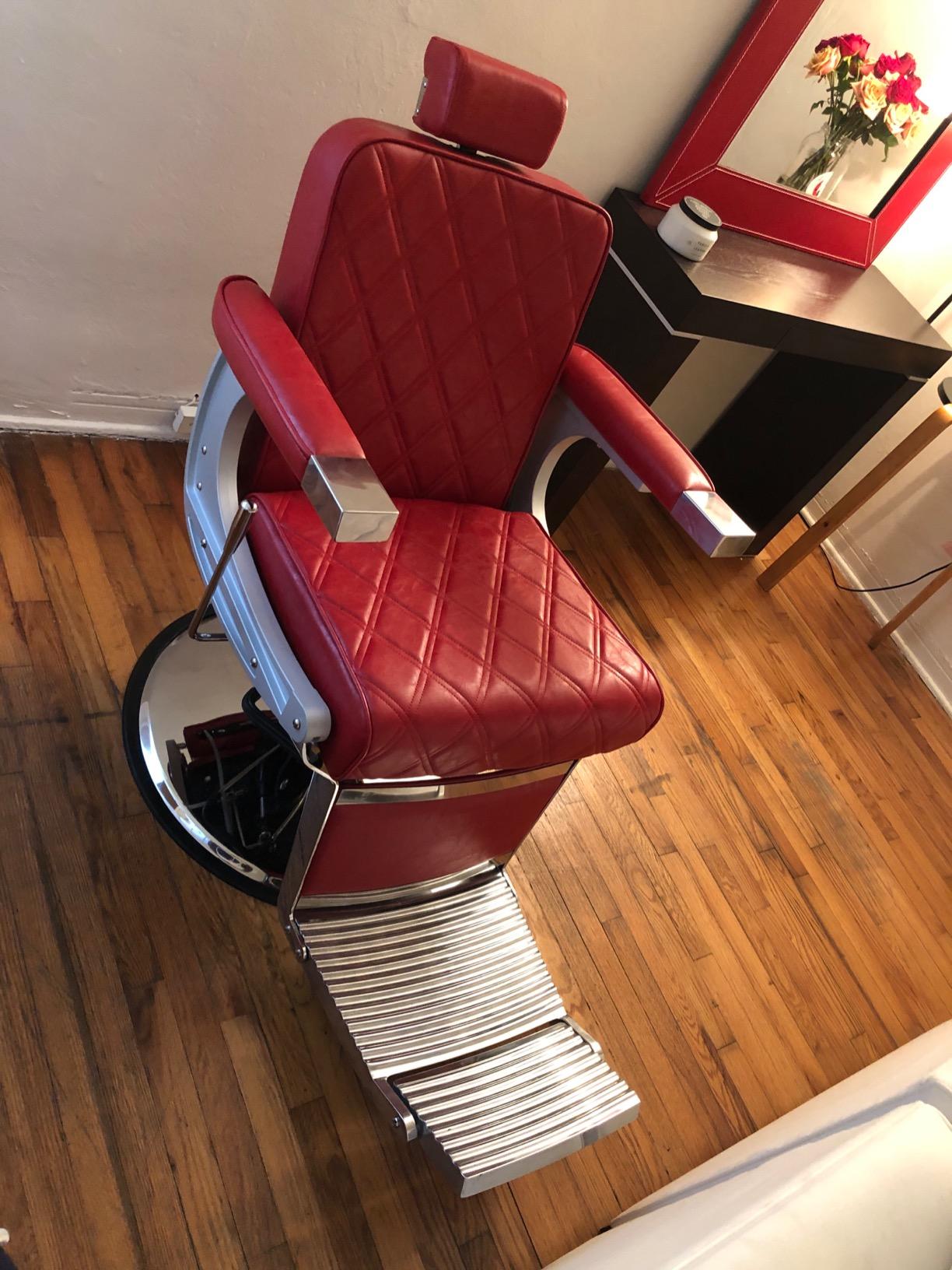 BarberPub Classic Heavy Duty Barber Chair for Hair Stylist, 3825(All Black) customer photo 1