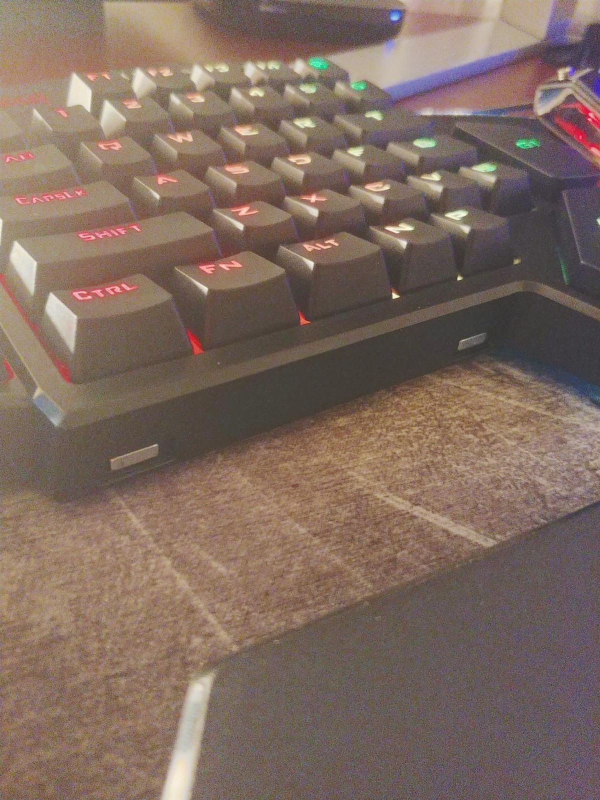 Redragon K585 Wired One-Handed RGB Gaming Keypad, Tactical 42-Key Layout customer photo 1