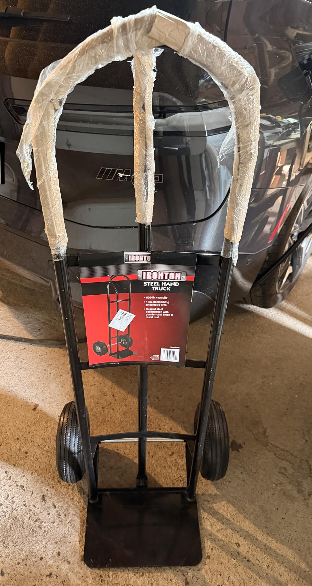 Ironton Steel Hand Truck, 600-Lb. Capacity, 10in. Pneumatic Tires customer photo 1