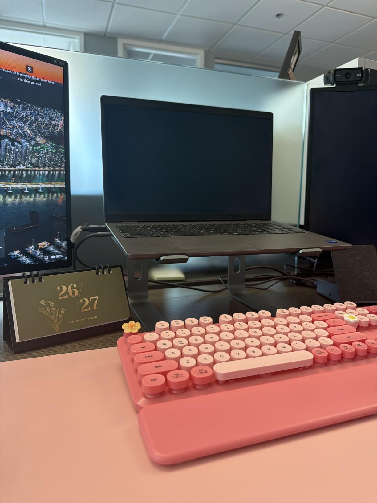 Nulaxy Full Aluminum Laptop Stand, Stable Support to 22 lbs, Open Cooling customer photo 1