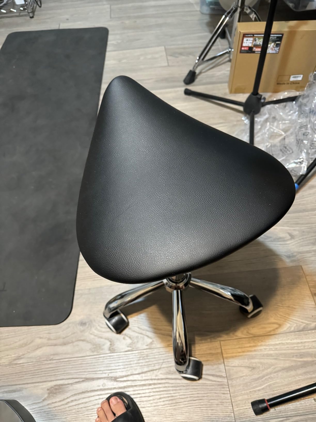 KKTONER Rolling Saddle Stool PU Leather Swivel Adjustable Rolling Stool with Wheels Salon Chair Black customer photo 1