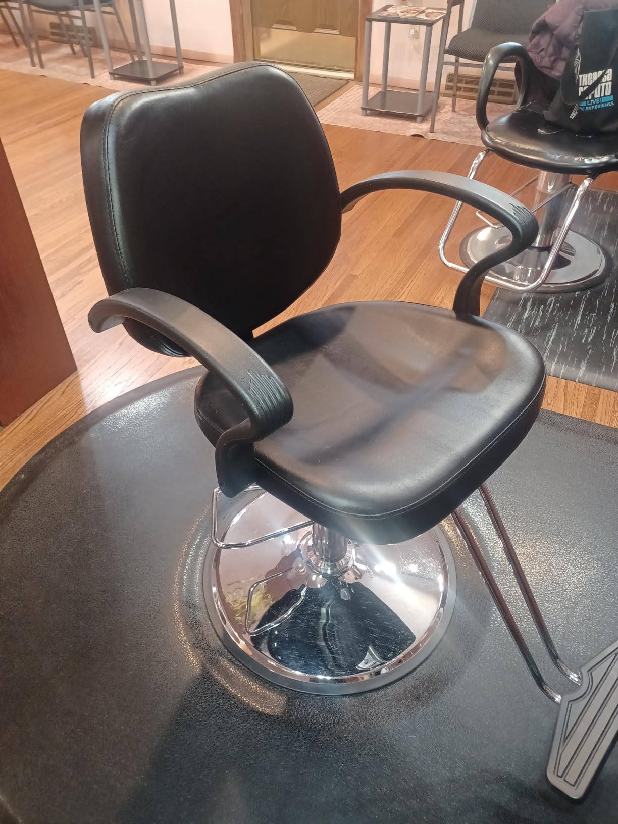 Funnylife Hair Salon Chair Styling Heavy Duty Hydraulic Pump Barber Chair Beauty Barbering Chair for Hair Stylist Women Man customer photo 2
