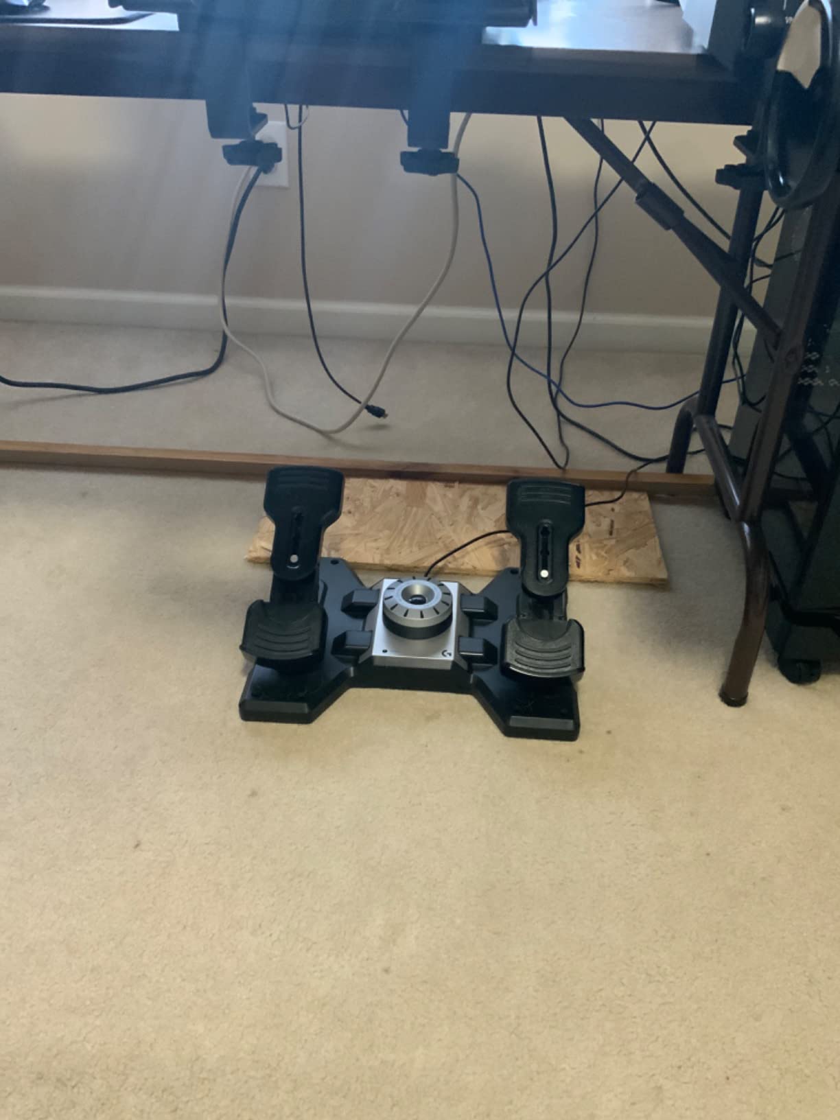 Logitech G Pro Flight Rudder Pedals | Self-centering mechanism, differential toe brakes, adjustable tension dial, part metal, PC compatible customer photo 1