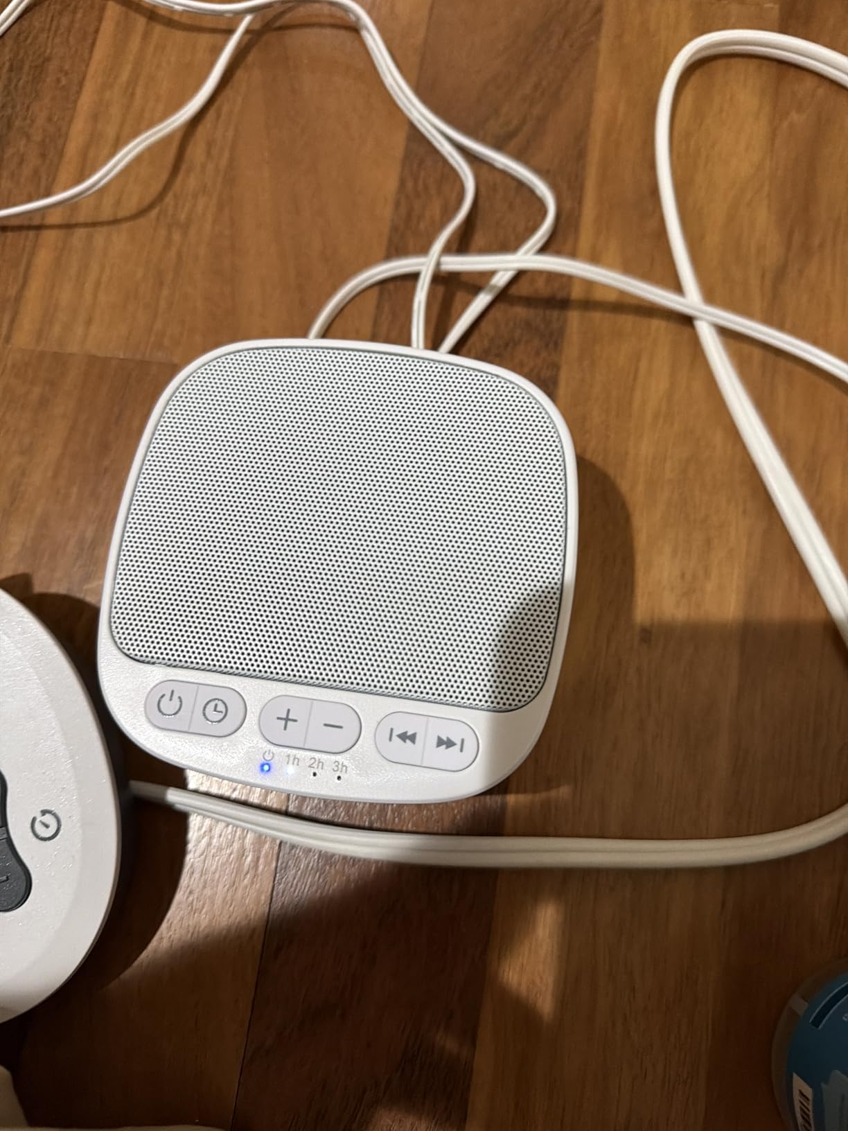 Magicteam Sleep Sound White Noise Machine with 40 Natural Soothing Sounds and Memory Function 32 Levels of Volume Powered by AC or USB and Sleep Timer Sound Therapy for Baby Kids Adults (B-White) customer photo 1