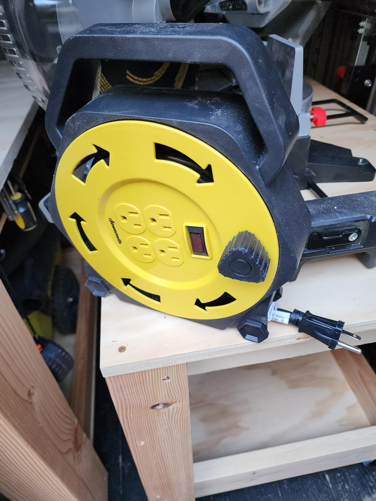 DEWENWILS 25FT Extension Cord Reel, Hand Wind Retractable Cord Reel, 16/3 SJTW Power Cord, 4 Grounded Outlets, 13 Amp Circuit Breaker, Ideal for Workshop, Outdoor, Yellow, UL Listed customer photo 1