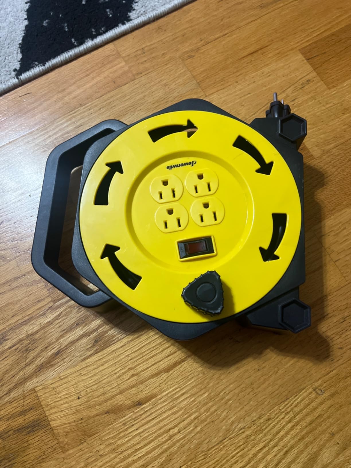 DEWENWILS 25FT Extension Cord Reel, Hand Wind Retractable Cord Reel, 16/3 SJTW Power Cord, 4 Grounded Outlets, 13 Amp Circuit Breaker, Ideal for Workshop, Outdoor, Yellow, UL Listed customer photo 2