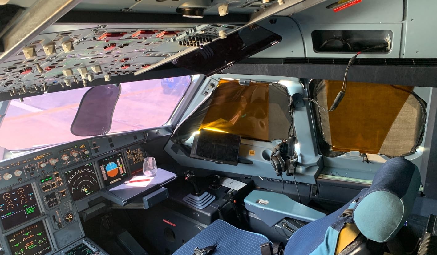 OSEI Cockpit sunshades (Set of 4 Shades) … (Boeing 737-800 (Right seat)) customer photo 2