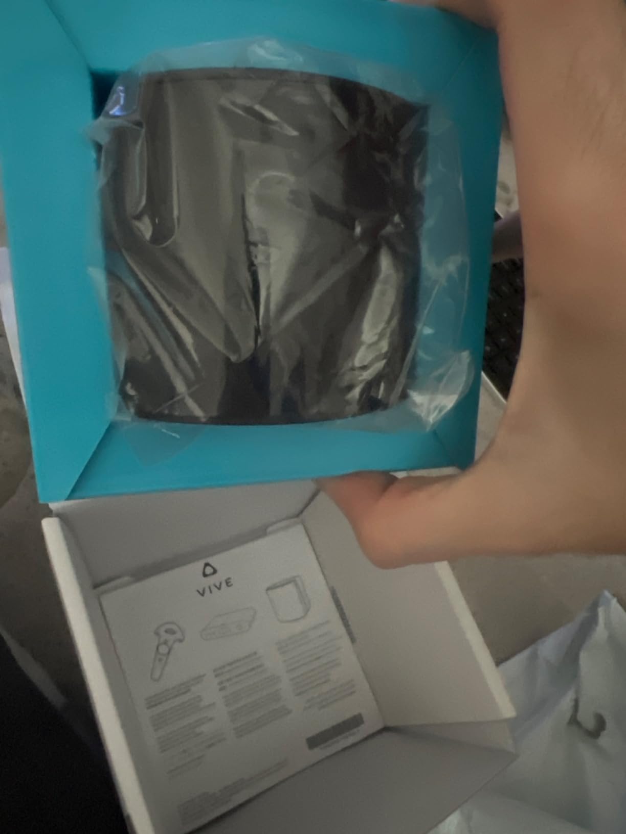 HTC Vive SteamVR Base Station 2.0 (Single) – Precision Room-Scale Tracking for PC VR, Black customer photo 1
