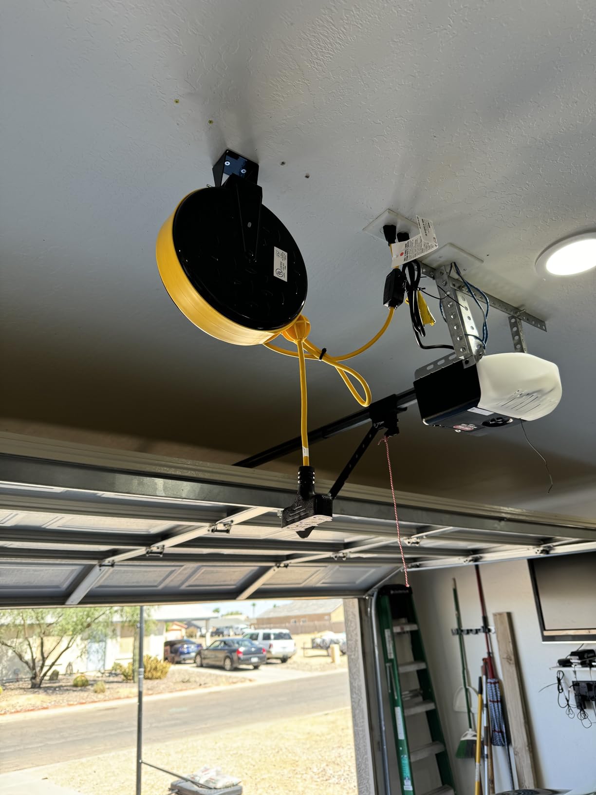 DEWENWILS Retractable Extension Cord Reel, Metal Reel with 30FT Power Cord, Ceiling or Wall Mount, 16/3 Gauge SJTW, 3 Electrical Outlets Pigtail for Garage and Shop, 10 Amp Circuit Breaker, UL Listed customer photo 2