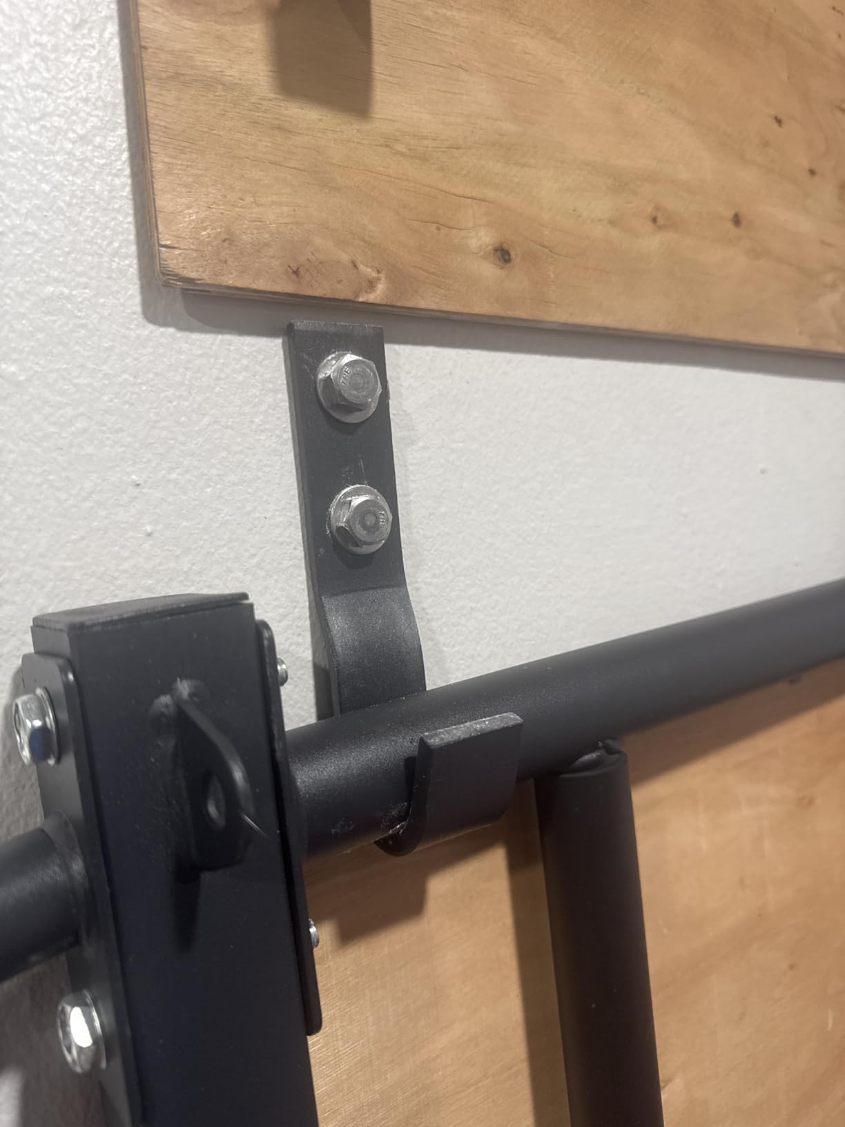BESTHLS Wall Mounted Pull Up Bar and Dip Station, Heavy Duty Wall Mount Pull-up Chin Up Bar Multifunctional Home Gym Workout Indoor Exercise Equipment Support to 440 Lbs customer photo 1