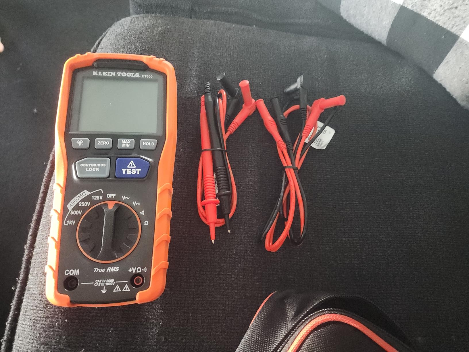 Klein Tools ET600 Multimeter, Megohmmeter Insulation Tester, 4000 Ohms Resistance, 125V/250V/500V/1000V, Auto-Ranging TRMS Multimeter customer photo 2