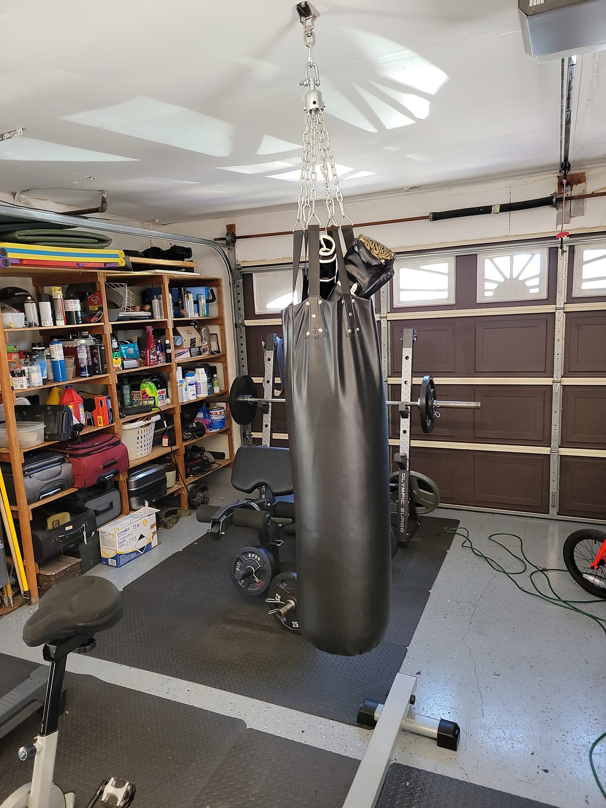 Odoland Punching Bag Set for Adults, 4FT PU Heavy Boxing Bag Set with 12OZ Boxing Gloves, Hand Wraps, Hanging Chains for MMA Karate Kickboxing Home Gym Training as Boys Gifts - Unfilled customer photo 2