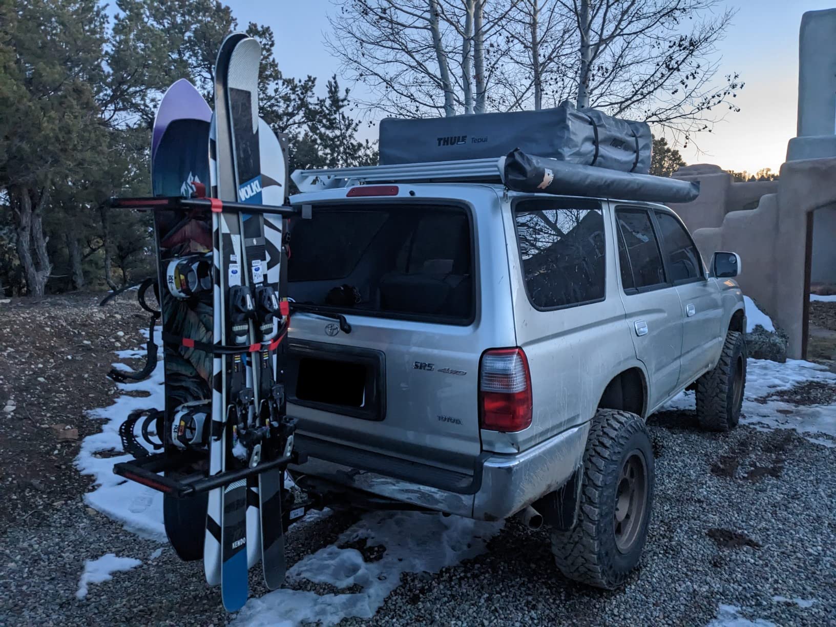 Tyger Auto TG-RK1B707B Folding Hitch-Mounted Ski/Snowboard Rack Fits 2