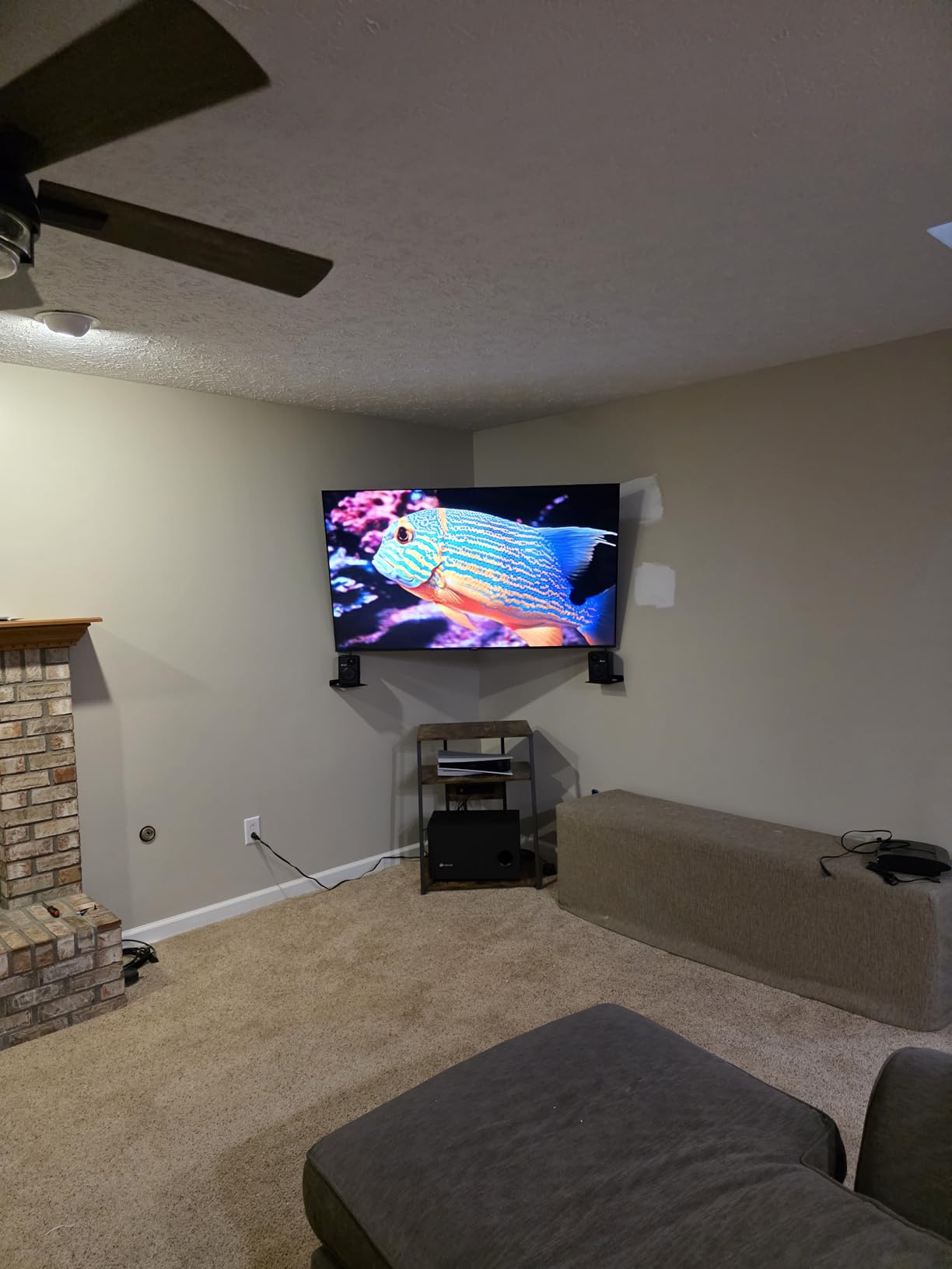 PERLESMITH Corner TV Wall Mount for 37-70 inch TVs up to 99 lbs | Corner TV Mount Wall Bracket with Extension, Swivel, Tilt, Dual Articulating Arms Fits Different Corners, Max VESA 600x400mm customer photo 1