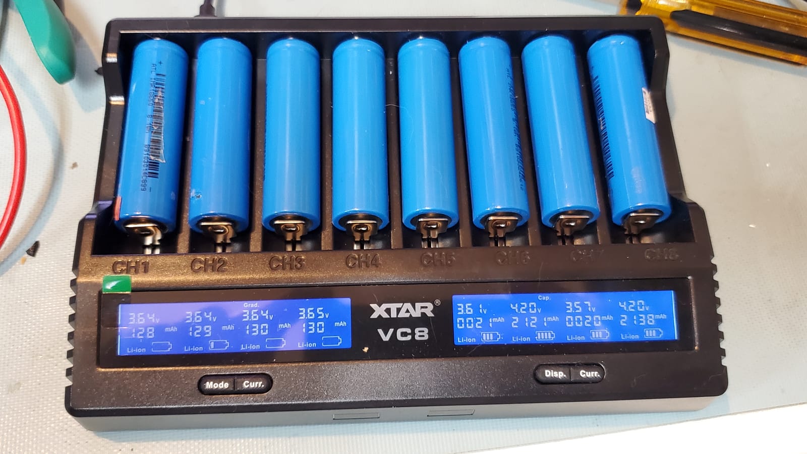 8 Slots 18650 Battery Charger XTAR VC8 Charger USB C 3A Fast Charger 21700 Battery Charger with LCD Display for 3.6V 3.7V Li-ion 10440 18700 26650 1.2V Ni-MH AA AAA C Full Set with QC3.0 Wall Charger customer photo 1
