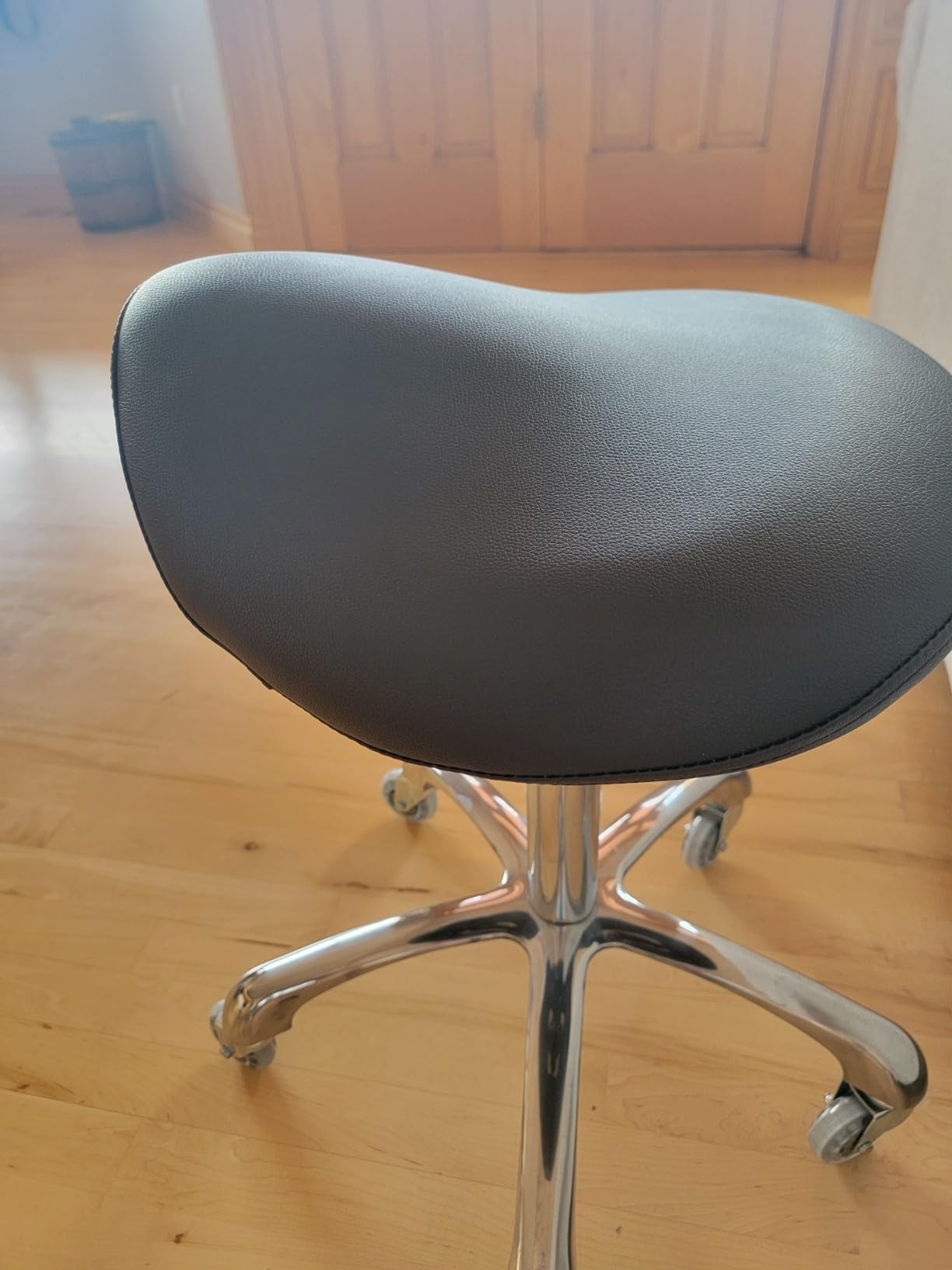 Professional Saddle Stool with Wheels Ergonomic Swivel Height Adjustable for Clinic Dentist Beauty Salon Tattoo Office (Camel) customer photo 1