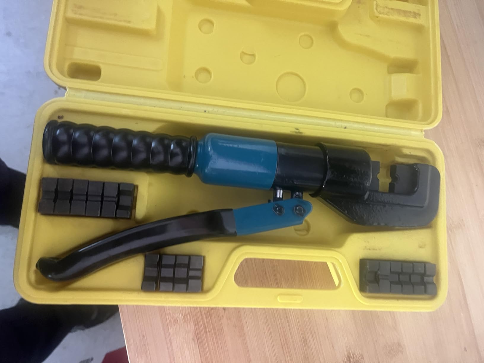 BLIKA 10 Ton Hydraulic Crimping Tool and Cable Cutter, Hydraulic Wire Battery Cable Lug Terminal Crimper Crimping Tool with 11 Dies, Wire Swaging Tool for 1/8