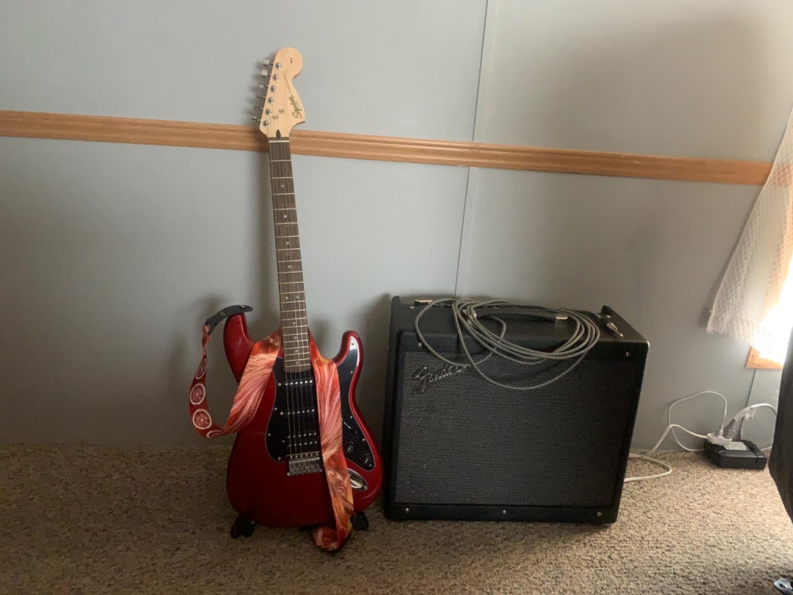 Fender Mustang GTX100 Guitar Amp and 7 Button Footswitch, 100 Watts, with 2-Year Warranty Integrated Looper, Bluetooth Audio Streaming for Play Along, 24.5Dx21.05Wx13.05H Inches, Black customer photo 1