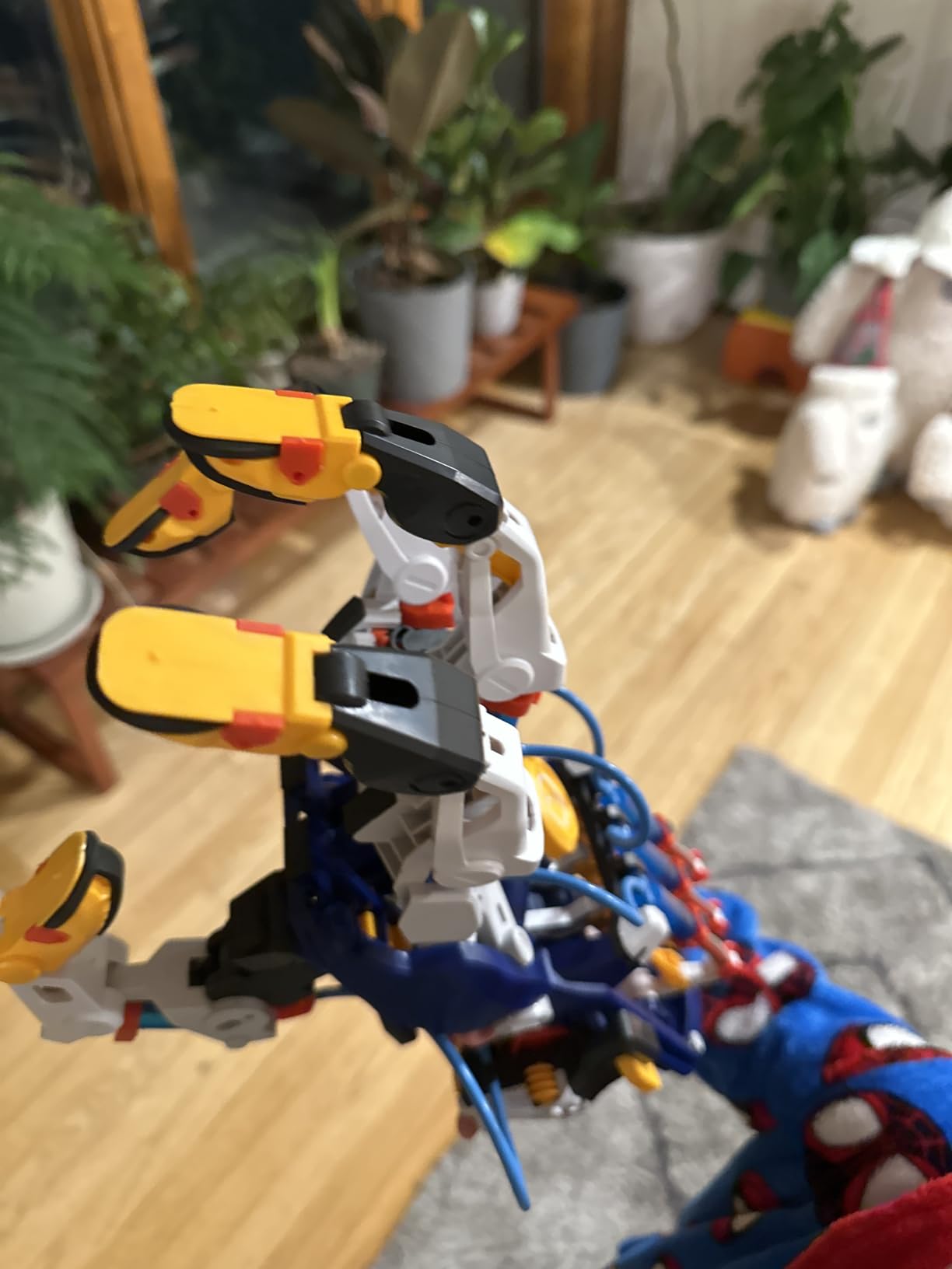 Thames & Kosmos Mega Cyborg Hand STEM Experiment Kit | Build Your Own GIANT Hydraulic Amazing Gripping Capabilities Adjustable for Different Sizes Learn Pneumatic Systems customer photo 2