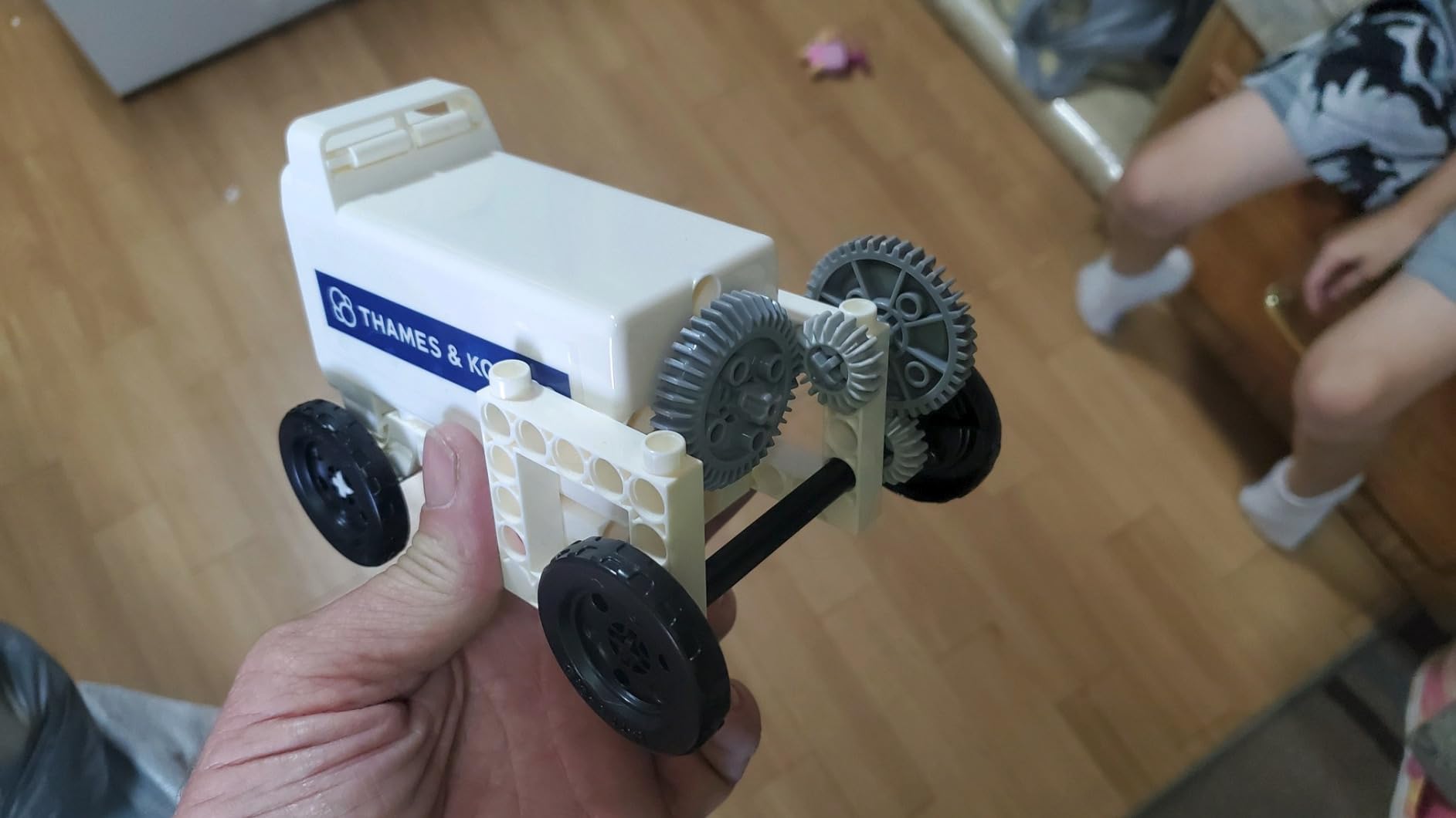 Thames & Kosmos Wind Power V4.0 STEM Experiment Kit | Build a 3ft Wind Turbine to Generate Electricity | Learn About Renewable Energy & Power a Small Model Car | Weatherproof for Outdoor Use customer photo 1