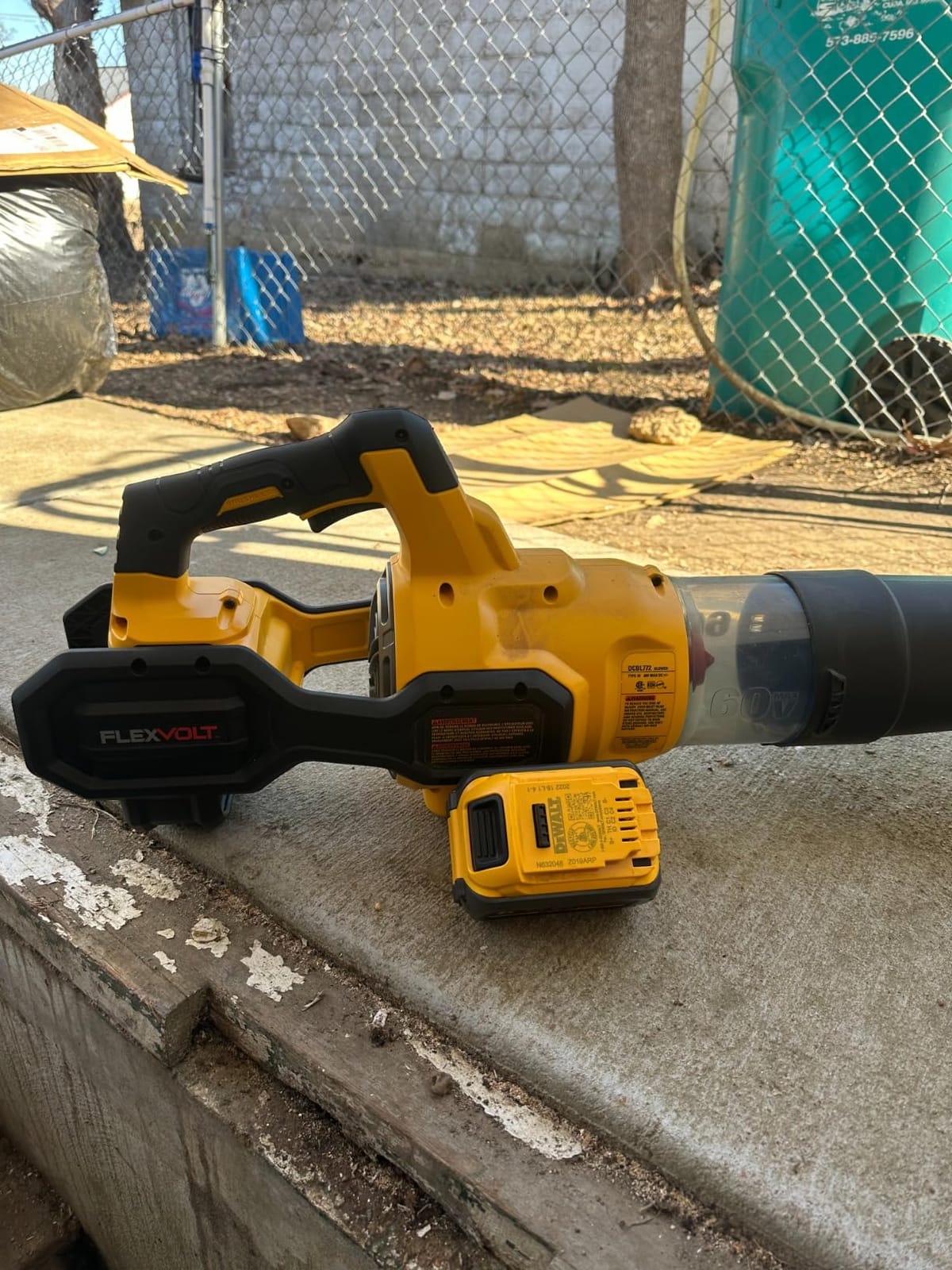 DEWALT 60V MAX* FLEXVOLT Leaf Blower, Cordless, Battery Powered, Handheld, Classic Style, 125-MPH, 600-CFM, Yellow/Black, Tool Only (DCBL772B) customer photo 2
