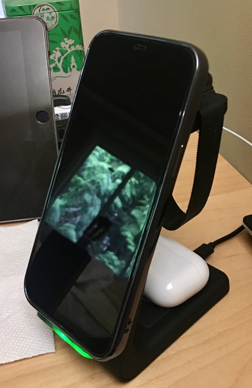 GEEKERA 3 in 1 Wireless Charging Station for Apple, Fast Wireless Charger Stand Dock for iPhone 17 16 15 14 13 12 11 Pro Max Plus XR XS X, Apple Watch Ultra/11/10/9/SE/8/7/6/5/4/3/2, AirPods Pro/4/3/2 customer photo 1
