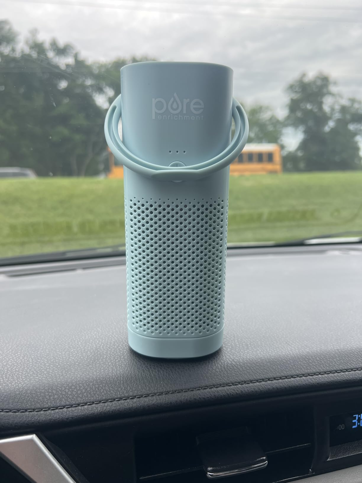 Pure Enrichment PureZone Mini Portable Air Purifier | Cordless Design Helps Eliminate 99.97% of Dust, Odors & Allergens Close to You; Ideal for Cars, School & Office (Black) customer photo 2