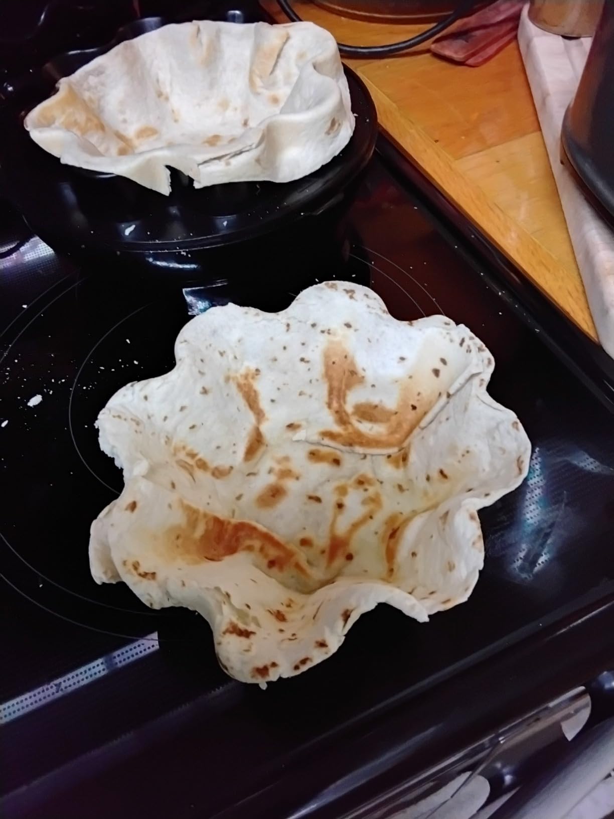 Nostalgia Taco Tuesday Tortilla Bowl Maker For Baked Taco Bowls, Tostadas, Salads, Dips, Appetizers, and Desserts, 8 to 10 Inch Tortillas, Red customer photo 1